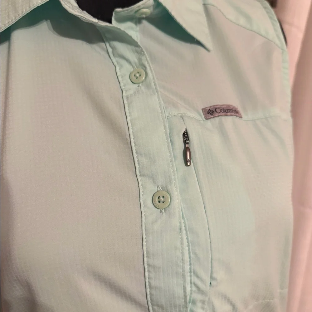 Columbia Women's Mint Sleeveless Button Down Shirt - Picture 2 of 4
